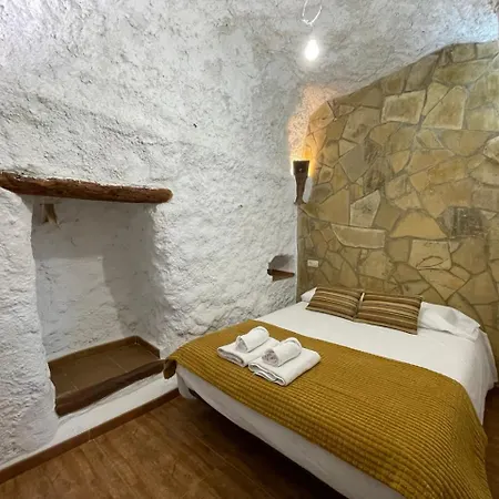 Aparthotel Cuevas El Atochal Origenes